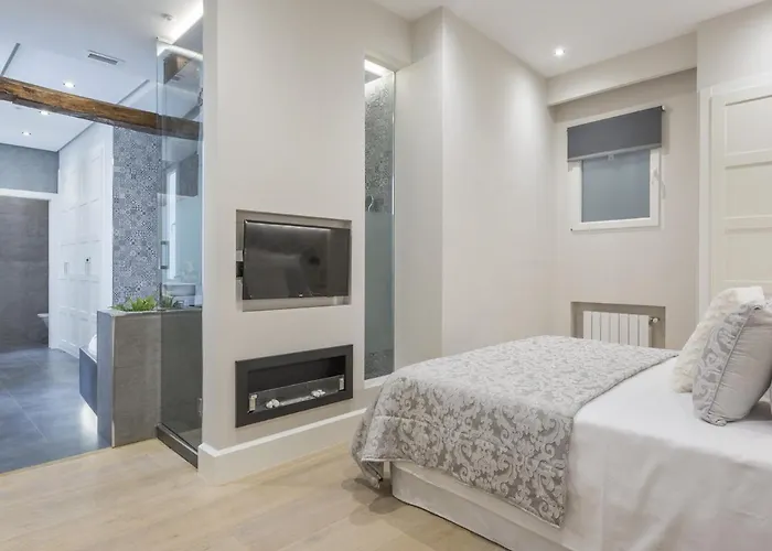 Charming City Center Apartment For 4 Perfect Location, Espoz Y Mina III