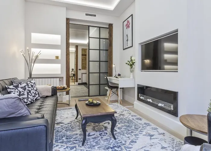 Charming City Center Apartment For 4 Perfect Location, Espoz Y Mina III